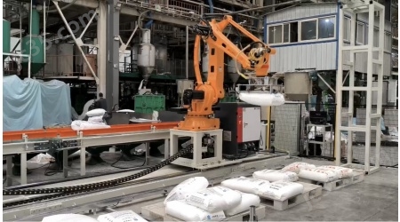 还有4组6座8单元的3K95/SA-N-9/匕首近防导弹垂发、4组8套卡什坦弹炮合一防空系统、4座AK630近防炮、 两座RBU-12000反潜深弹发射器