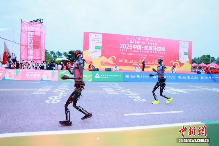 中国选手包揽中国—东盟马拉松冠亚军