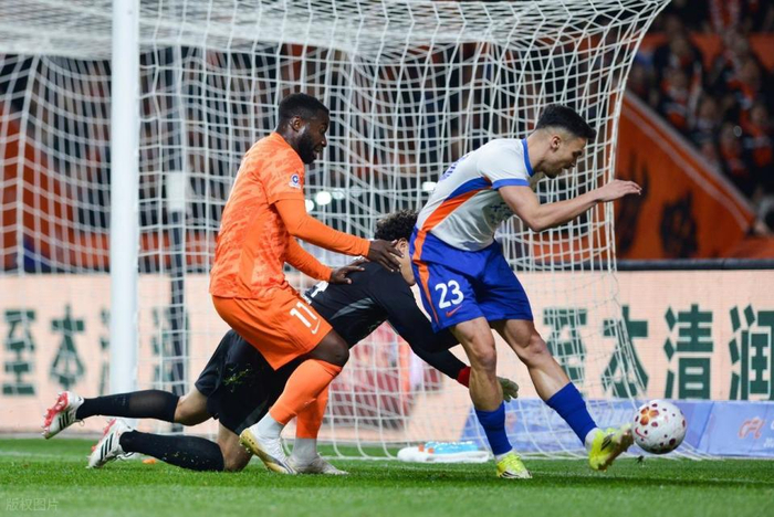 山东泰山0-4惨败云南玉昆 三大致命漏洞曝光