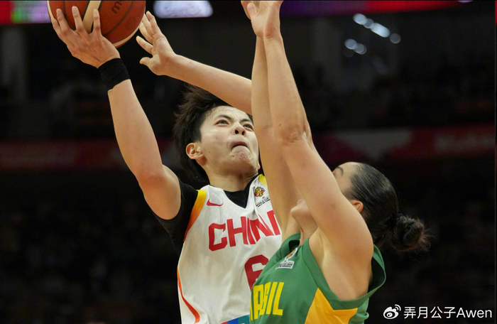 杨舒予接棒队长角色 世预赛表现引争议与期待