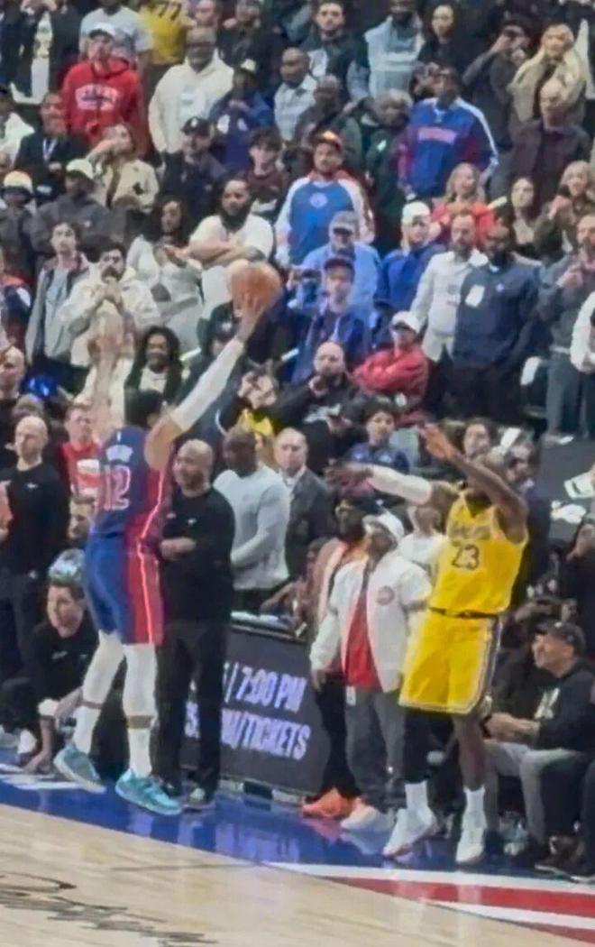 湖人9连胜终结 詹姆斯半场0分 詹金斯爆发逆转活