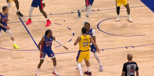 湖人9连胜终结 詹姆斯半场0分 詹金斯爆发逆转活