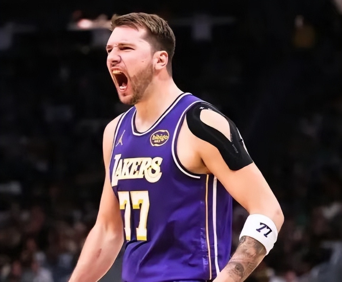 詹姆斯生涯总出场数登顶历史第一 湖人逆转魔术