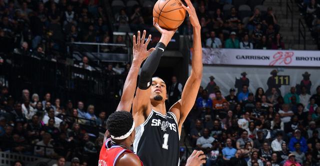 文班亚马伤退暂缺对阵开拓者，季后赛资格悬而