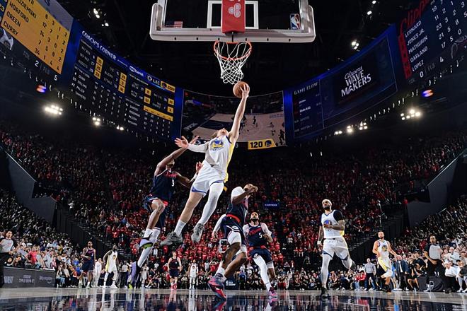 勇士逆转快船晋级季后赛 波杰姆斯基17+7助球队突